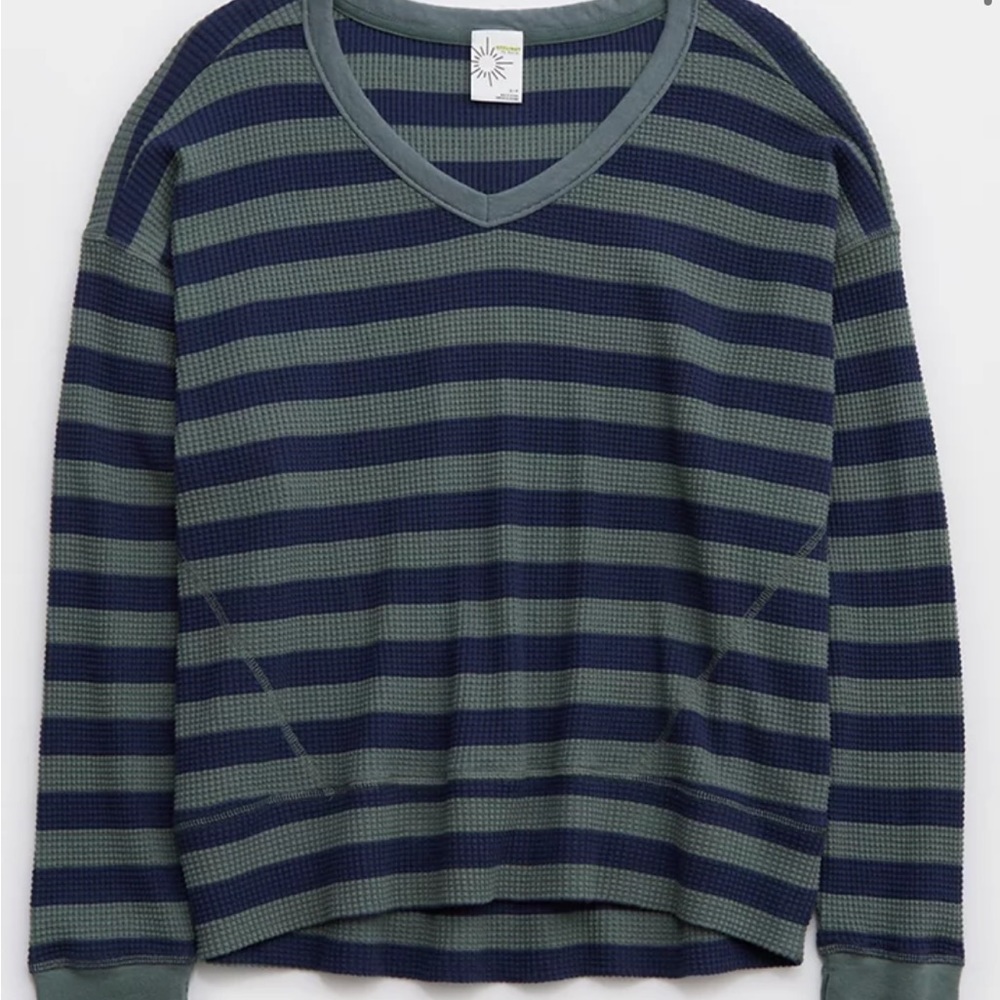 aerie waffle sweater! size xxs fits for a person (4’8-5’2 ish) amazing condition
